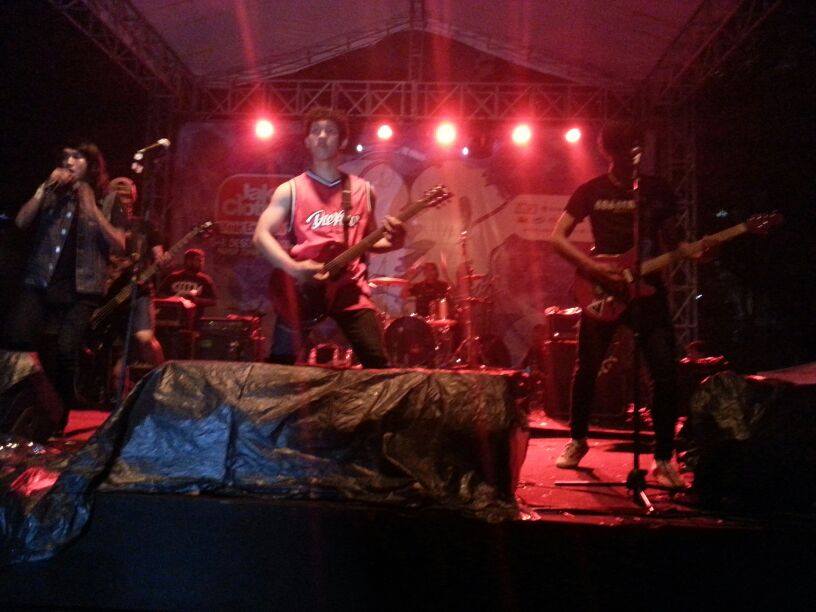 Dec 2013

Pertama kali kami bertapak di Jakarta. Di acara <a href="/JakCloth/">JakCloth</a>. Terima kasih buat anak-anak <a href="/sequelofsunday/">Sequel Of Sunday</a>. Kami terhutang budi walaupun kalian anjirrrrr. 🖕