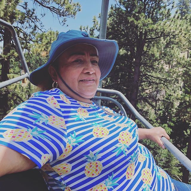 Ama’s first time on a ski lift. Primera vez que mi madre @molina_socorro se sube a el telesquí #overcomingfears #gomom #vamosama #bigbear