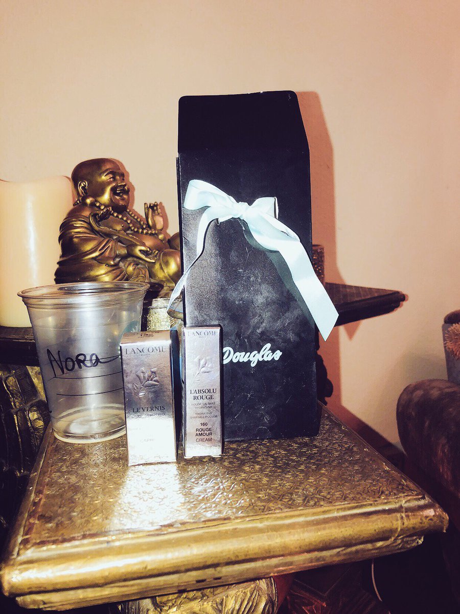 NoraMistress's tweet photo. Wildgewordene #Paypigs überschütten mich schon das ganze Monat mit #Tributen & #Geschenken!!! Immer weiter so, ihr dummen #Zahldeppen!! I ❤️❤️❤️❤️it 😂😂😂🖕🏻🖕🏻🖕🏻🎁🎁🎁💰💰💰👍🏻👍🏻👍🏻👍🏻 https://t.co/LtpNupQJ8m