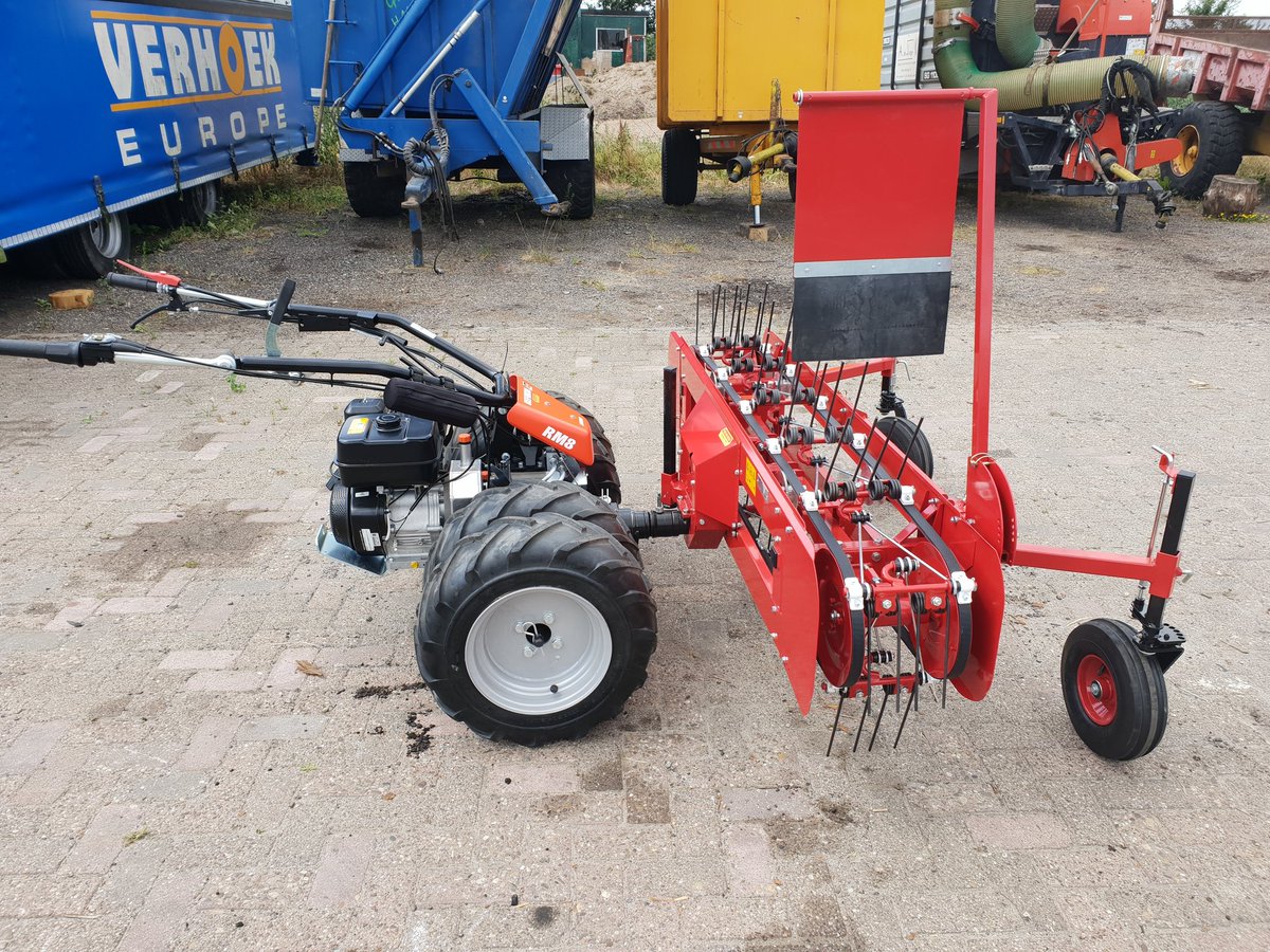 Nieuwe de frontmaaiers aangekomen deze week ze kunnen zo de wei in