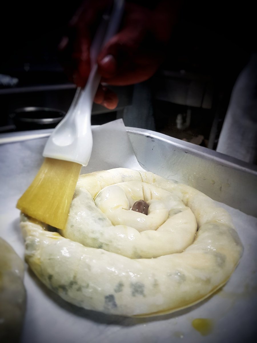OliveOilButter's tweet photo. Extra Virgin Olive Oil and Kalamata Olives in our Vegan handmade pastry! 😍 Are you up for the challenge? @oliveoilandbutter
#veganmelbourne #melbournevegan #veganaustralia #vegan #vegansofIG #veganfoodshare #veganfood #spanakopita #veganfoodporn #veganlife #veganism #whatvegans https://t.co/mlq7G7UodT