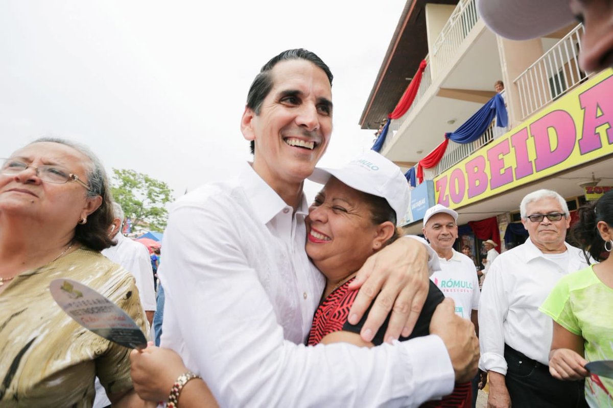 Hoy estuve celebrando junto a mi gente de Los Santos las festividades de Santa Libraba. Gracias a copartidarios, representantes, candidatos y a mi amigo Tito Afu, por el respaldo para primarias este 12 de agosto. Unidos #ElNuevoCambio ganará la presidencia en 2019 #RR19