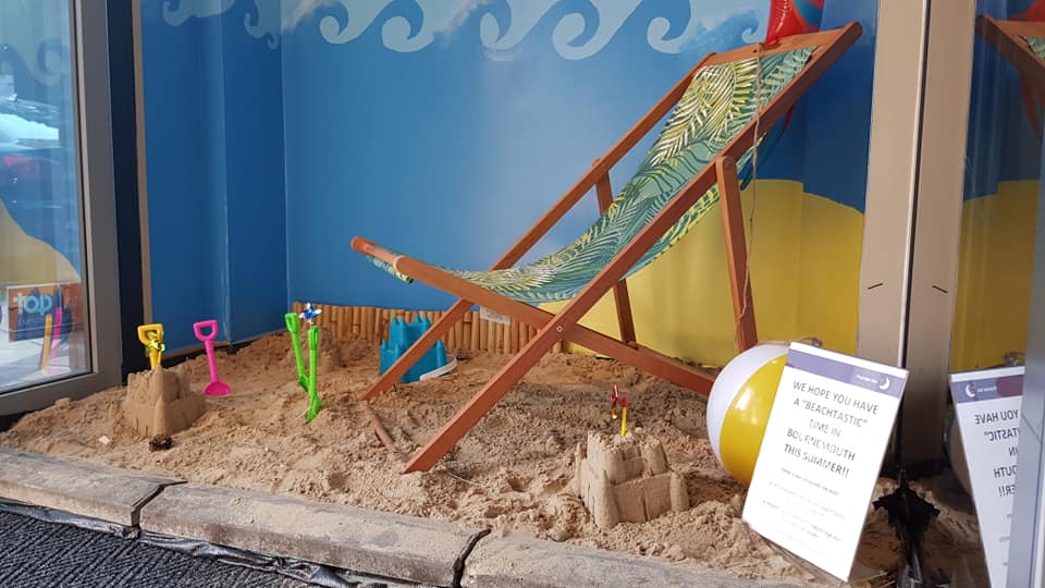 Bournemouth Westcliff celebrating the start of the school holidays, with our own beach being recreated in reception! <a href="/SDEBDD/">simon ewins</a> <a href="/AndyFr4ncis/">AndyFr4ncis</a> @sarahvfrost1 @SouthCoastarea Regionalising the #piwow