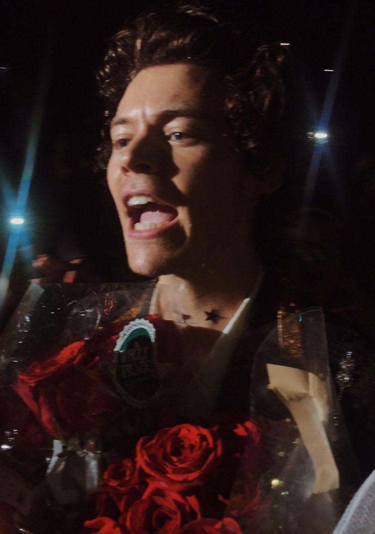meIodramaqueen's tweet photo. the star confetti fell down his shirt I’m so soft https://t.co/24vlpzXCkN