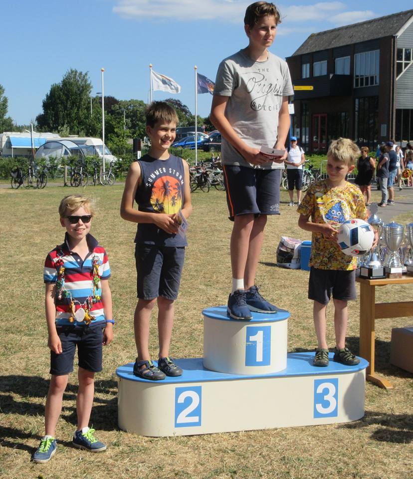 Uit de ruim 600 stempelkaarten ingeleverd bij Culemborg Sportief, Gezond en Fit zijn drie winnaars getrokken. De prijzen, beschikbaar gesteld door Escape room de Binnenpoort en Sporthuis Brouwer, werden door de kinderburgemeester uitgereikt aan Christophe, Rick en Sjors