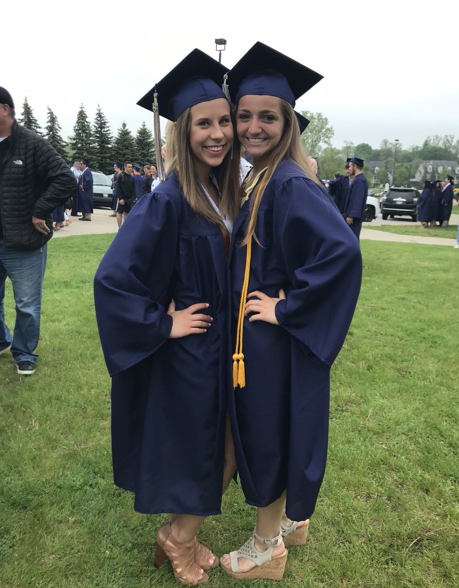 laurennerickson's tweet photo. Happy birthday jenjen444!! I love you so much girl thanks for the countless rants and for always being there for me I’ll miss you so much next year :( 🎊💓😚 @jenniegallas https://t.co/jFFqutha3R