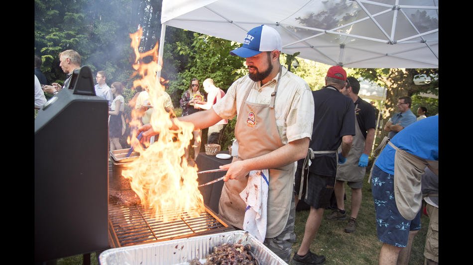 MdAgDept's tweet photo. #ICYMI: Here is a great recap of the 11th Annual @GovLarryHogan's #BuyLocalCookout from last week! Check it here: https://t.co/HYeVJYg9bO via @capgaznews https://t.co/HWX01PK8cK