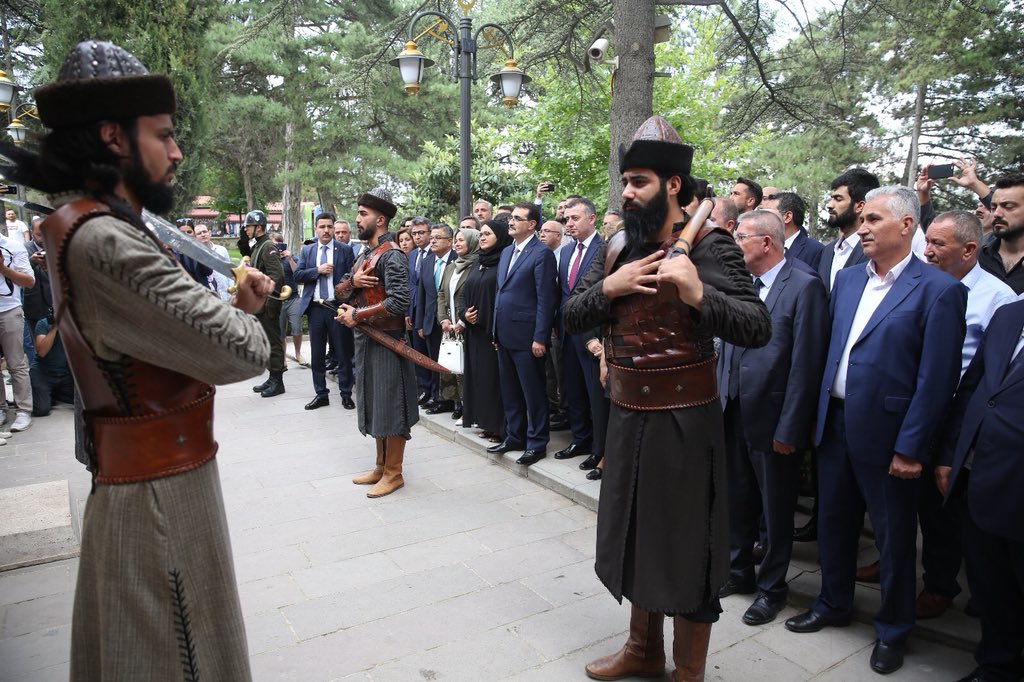 fatih_donmez's tweet photo. Tarihimizin kuruluş ve kurtuluş şehri, ata toprağımız Bilecik'ten gelen davete memnuniyetle icabet ettik. Köklü medeniyetimizin kadim değerlerini bugüne taşıyan Bilecik'i daha yukarılara taşımak için var gücümüzle çalışmaya devam edeceğiz. https://t.co/0gMi09iK2e