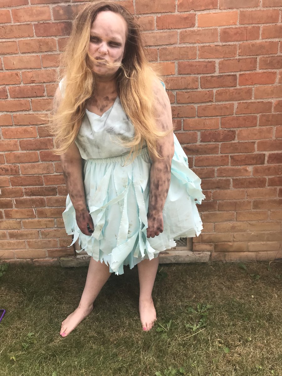 xdontblametayx's tweet image. alright @taylorswift13 @taylornation13, we got our costumes ready, just no tickets for #repTourDetroit! we are die hard swifties &amp;amp; all we want is to experience rep tour! please help us out, we’d be forever grateful ❤️🐍