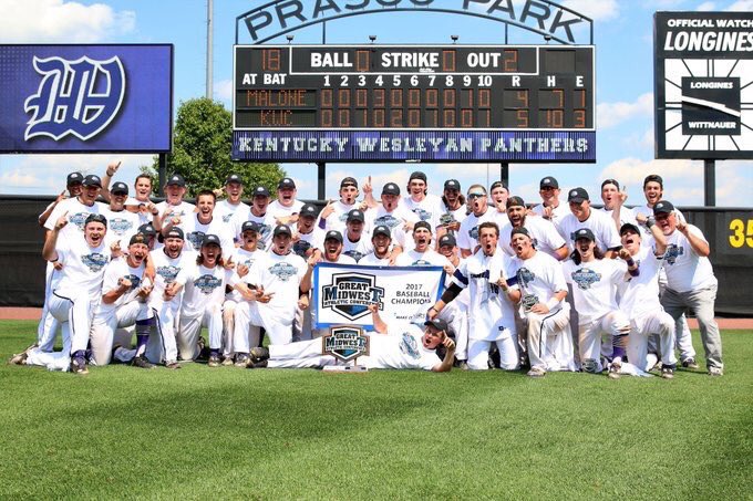 Spencer_J15's tweet image. Just caught a glimpse of this beaut. What a time, what a crew. So lucky to have been a part of this team #champs #kdub #flashbackmoment