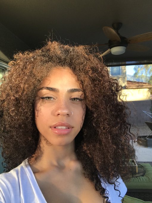 🧘🏽&zwj;♀️ https://t.co/GLMMTbWaYv