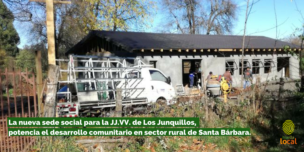 HuellaLocal's tweet photo. Hace 50 años se promulgó la Ley de #JuntadeVecinos, donde el Estado entendió que la unidad vecinal como política pública, enriquece a un territorio y contribuye al desarrollo del país. 
Gracias al #ConvenioColbún trabajamos en #SantaBárbara potenciando los espacios comunitarios. https://t.co/WpLDUnKlZS