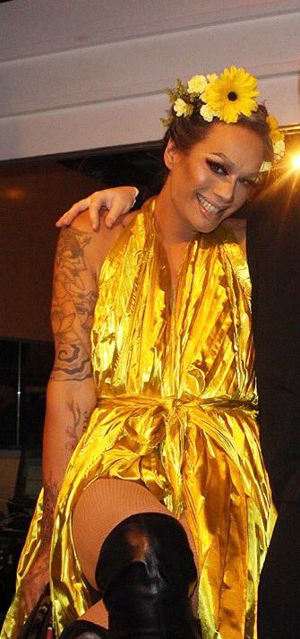 rajaasmiling's tweet image. :)))