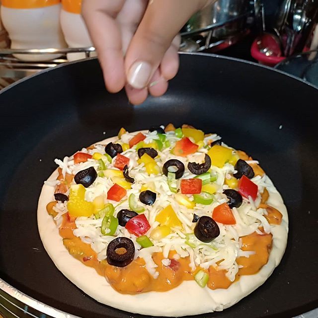 devishajatakia's tweet photo. Delightful Sin!! Ghar ka Pizza 😍
.
.
.
.
.
#DevishaGJ #Pizza #gharkakhana #GharKaPizza #pizzalover #sinfulindulgence #Sinful #delightful #foodie #foodphotography #Mumbai #IndianFood #Pleasure https://t.co/9PzelI6URf https://t.co/a5aHkuSTVY