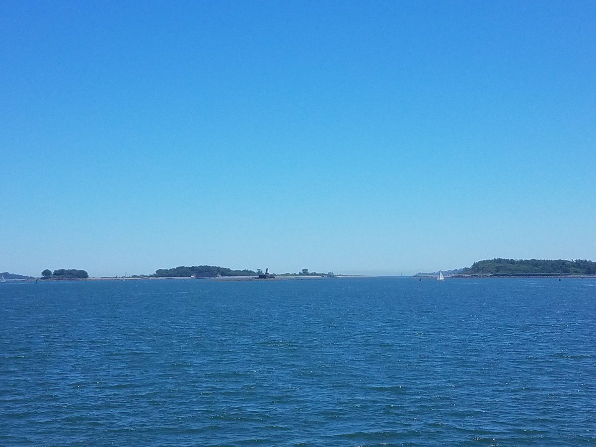 dunneteach's tweet photo. Great look at many of #Boston's Harbor islands from the George's Island ferry. Views of Deer, Spectacle, Long, Gallop's, Lovell's, and George's seen here. #PlaceBasedBos https://t.co/1WPF3pDjAq