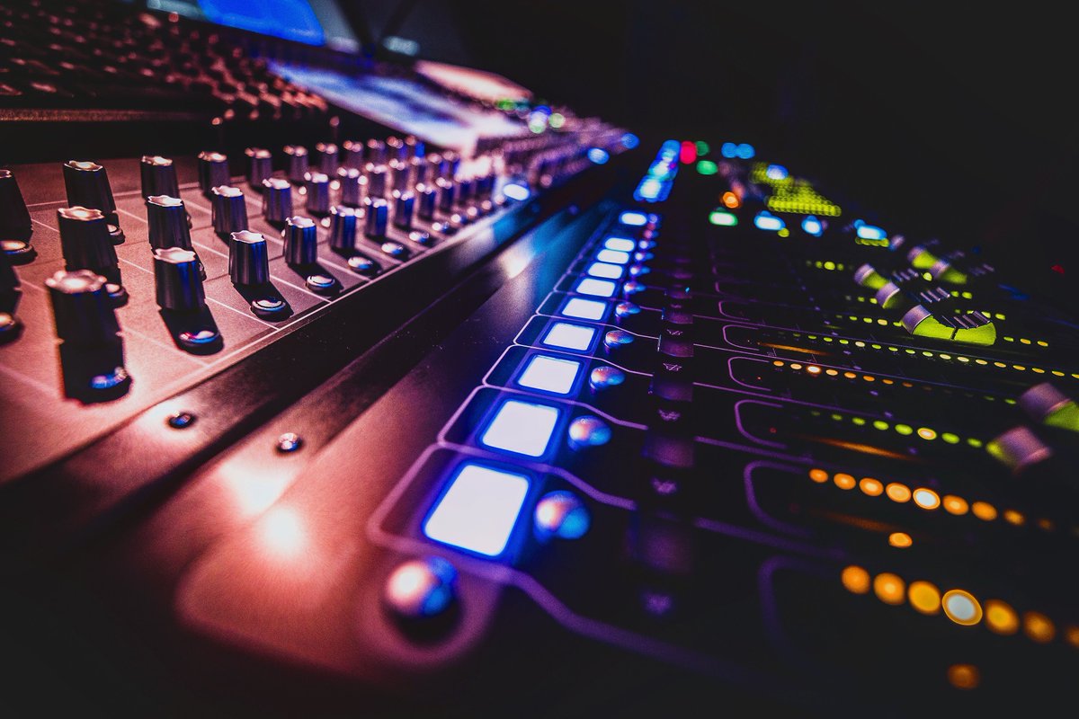 DCMM_co's tweet photo. #FaderFriday in #Atlanta on the @digico.official #SD10!
#soundguy #highendaudio #luxuryaudio #engineerslife #engineerlife #owntheroom #lifeofasoundengineer #allthingsdigico #mixingconsole #digitalmixer #digitalmixing #updateyourVENUE #mixingconsole #digitalmixer https://t.co/98ciIrduJj