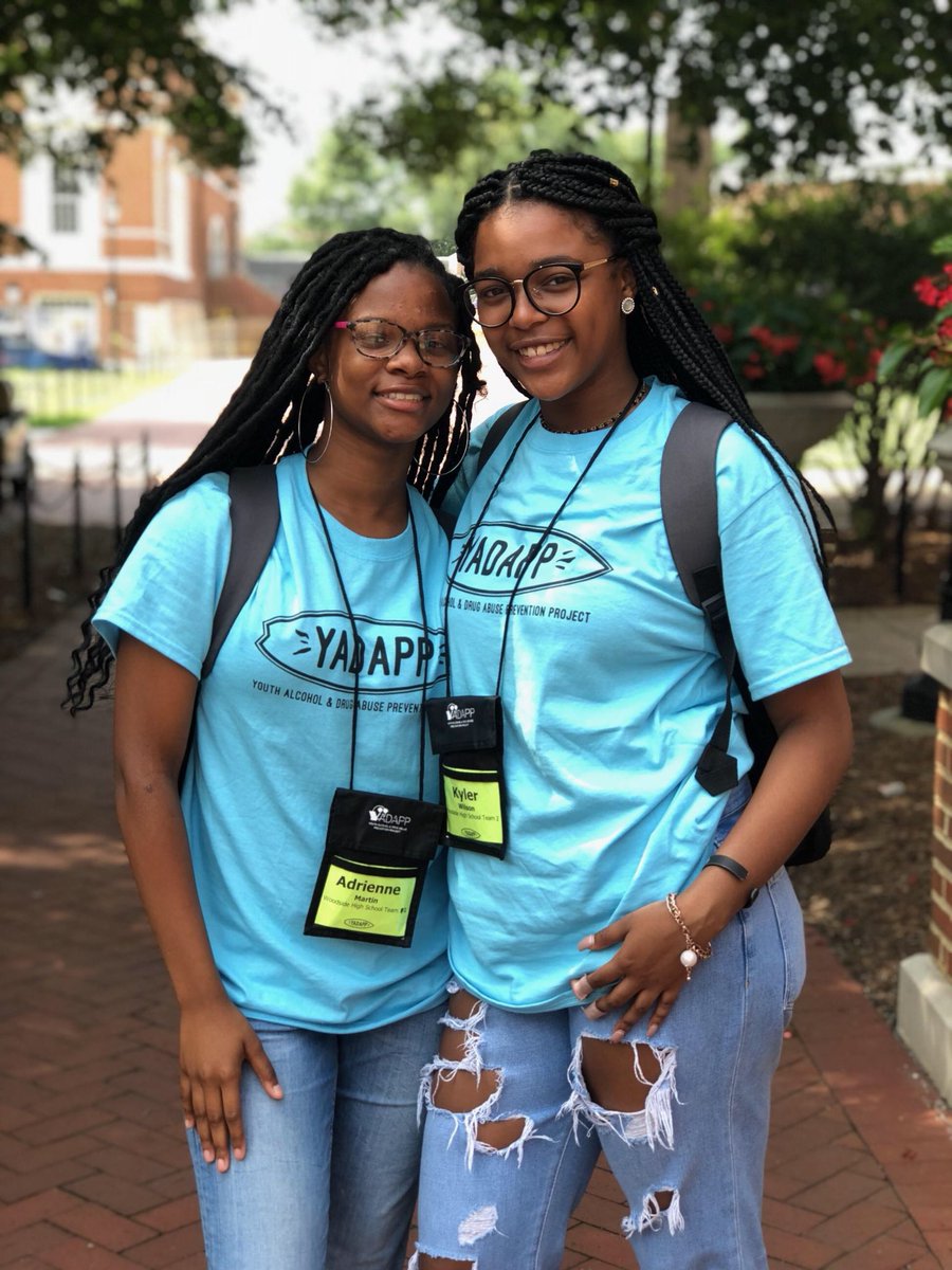 NNPSYouthDev's tweet photo. The Woodside HS YADAPP team and Warwick HS graduate and YADAPP college intern, Taylor Mickel, prepare to depart this year’s conference at Longwood University! #nnpsproud #YADAPP2018 @WarwickRaiders @NNPSWoodside @longwoodu https://t.co/xbV7fcjs88