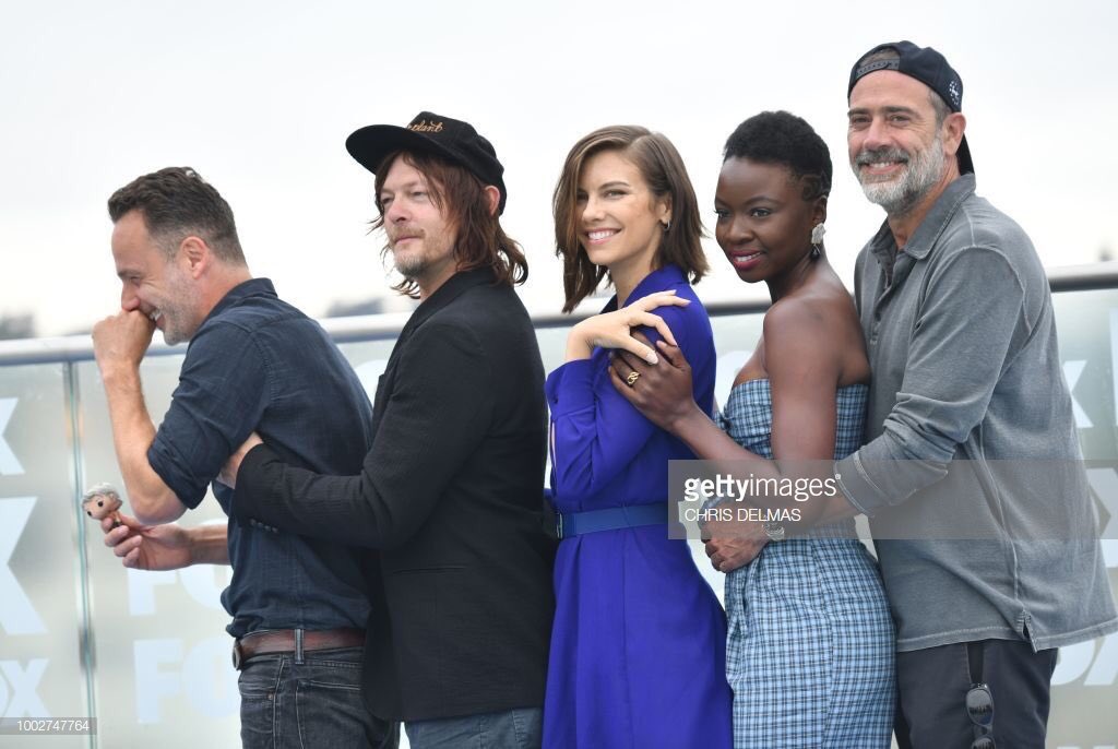 TWD_Arabic's tweet photo. 📸| صور اخرى للكاست من الكوميك كون https://t.co/MwxOf9YC7R