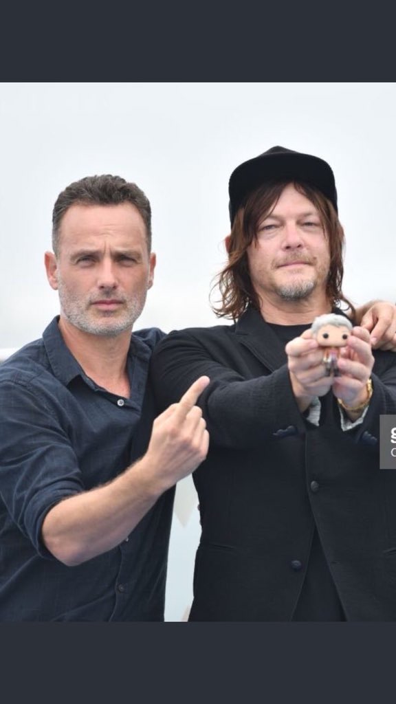 Mariloune's tweet photo. #SDCC #TheWalkingDead #FavoriteCast Happy to see theyβre all holding tiny Carol pop to have Melissa there with them! β₯οΈβ₯οΈβ₯οΈ #FriendsGoals https://t.co/YKn65IBb2a