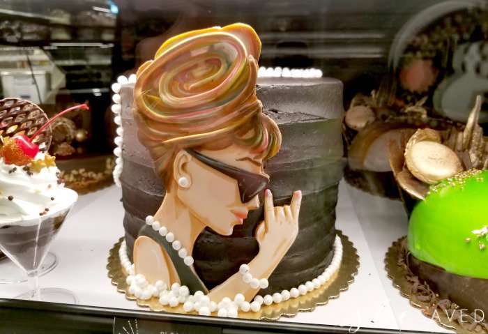 SheSaved's tweet photo. This cake!! 🤘
I can't get over the #FromScratch bakery items at the new @Albertsons store in #Boise. How amazingly cool is this cake!!?? #AlbertsonsPartner #EatLifeUp https://t.co/YPkbx89Vf5