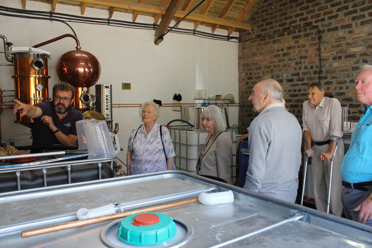 weetoonoldpals's tweet photo. Absolutely fantastic day out at Beinn Tuirc Distillers yesterday. We toured the distillery with Niall Macalister Hall &amp; then sat out the front of the visitor centre with Emma Macalister Hall.

Thanks to Iain Johnston for helping organise the trip and drive the mini bus. #ginrun https://t.co/g1Ez5xpKOI