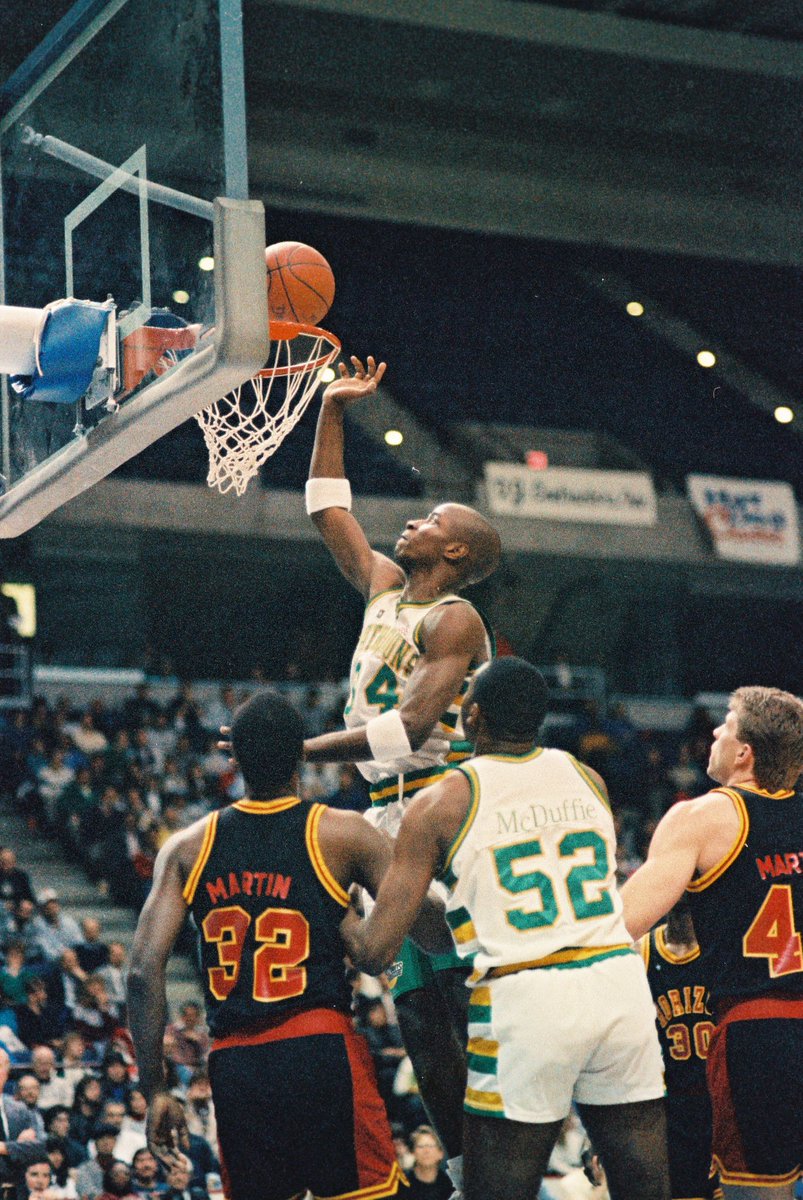 The man <a href="/askewhoops/">Vincent Askew</a> taking the ball to the hoop for the <a href="/Patroonstweets/">Albany Patroons Basketball</a> at the then-new @TUCenter in 1991! Went on to crush for the #Sonics and other <a href="/NBA/">NBA</a> teams during an outstanding career! #theminorleaguemecca #Patroons #Albany #Documentary