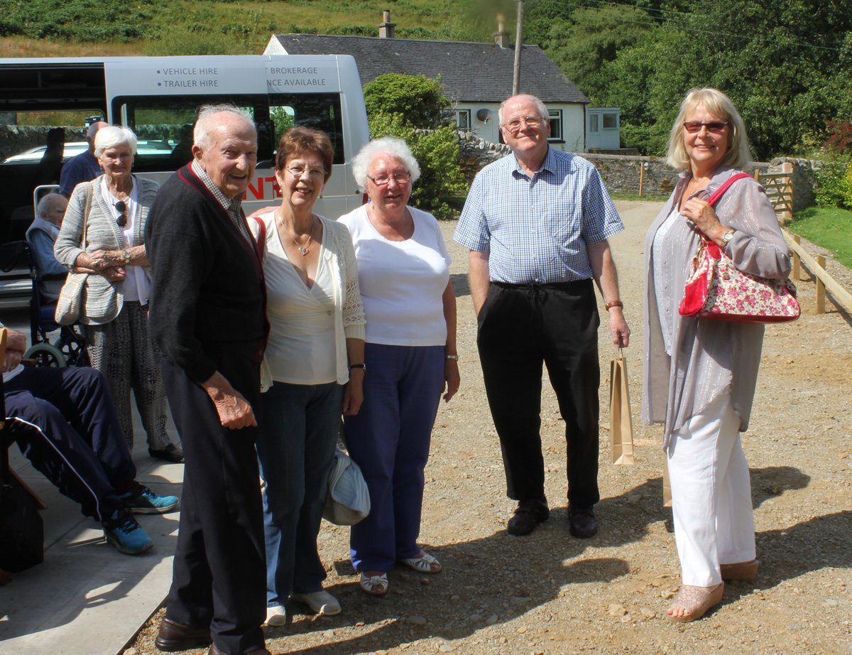 weetoonoldpals's tweet photo. Absolutely fantastic day out at Beinn Tuirc Distillers yesterday. We toured the distillery with Niall Macalister Hall &amp; then sat out the front of the visitor centre with Emma Macalister Hall.

Thanks to Iain Johnston for helping organise the trip and drive the mini bus. #ginrun https://t.co/g1Ez5xpKOI