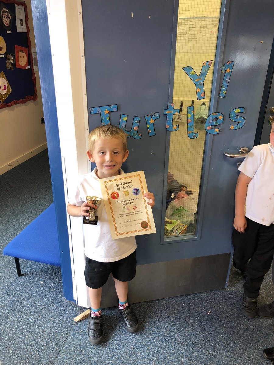 MrsPs_Class's tweet photo. Liam was our GOLD AWARD WINNER OF THE YEAR! He truly is a ray of sunshine! ☀️ all of his friends who voted for him mentioned the humour, kindness and helpfulness that he brings to our class! You are super special to us all, Liam! 🏆🌟♥️ https://t.co/N3EnATeaXy
