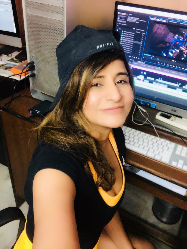 Saru_Maini's tweet photo. Creative mode...d day I changed my role Nd turned a video editor... 😉😊6 hrs of hard work...👍#wardwork #videoeditor #work #enjoywork #nightwork #happy #workmood #enjoyworkenjoylife #fridayinspiration #fridaypose #actors #actorslife #singer https://t.co/wFx4WygXv5