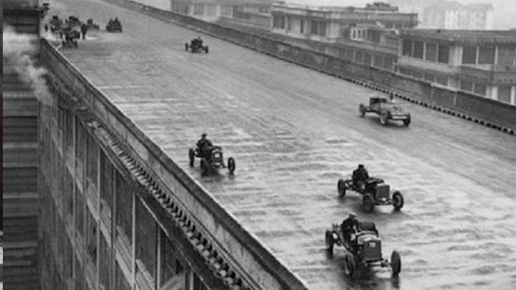 BHCarClub's tweet photo. #FBF 1923, Racing cars on the roof of the #Fiat Factory in Italy.
#FiatFriday
#Suparcar https://t.co/4cpeh3dLmw