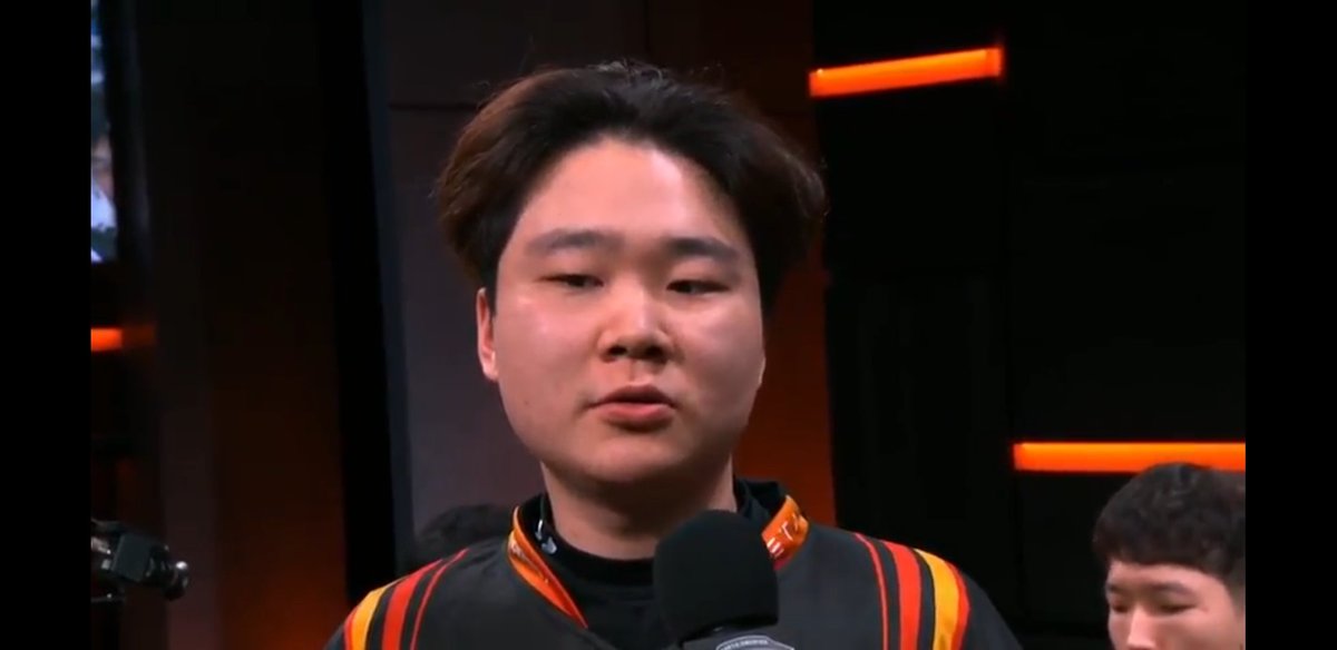 SophieAhn1's tweet photo. Happy birthday @ArrowDongTak !
Incredibly positive and passionate in his life &amp; work.
Happy virus to anyone.
Smart, fun, thoughtful, unique and crazy. 
Have a wonderful day!
(The photo shows one of my proudest days of his) https://t.co/mF7zwajK1o