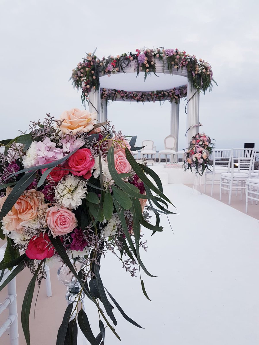 tenerifedeboda's tweet photo. Indian Wedding en el hotel The Ritz-Carlton, Abama con @tenerifedeboda , @FlordeMundo y @EventaliaGroup 
#tenerife #indianwedding #bodahindu #boda #abama https://t.co/0YTJcQRzNY