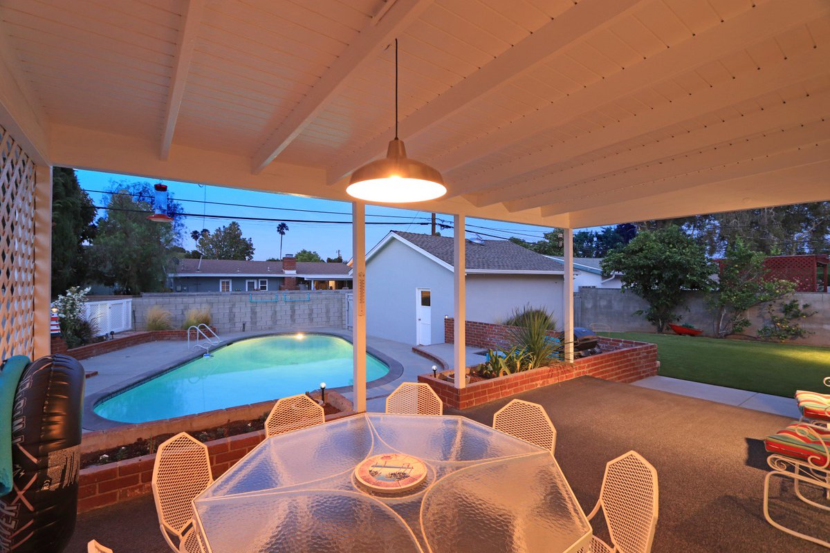 Bfogger's tweet photo. 1055 Hayvenhurst Ave Granada Hills 3+2 Pool Home Just Perfect $589,000.00 #realestate #Fogglisting @TheFoggs @KWburbank #DRE01149065 https://t.co/YdU8oWouWL https://t.co/hsRklSF15U