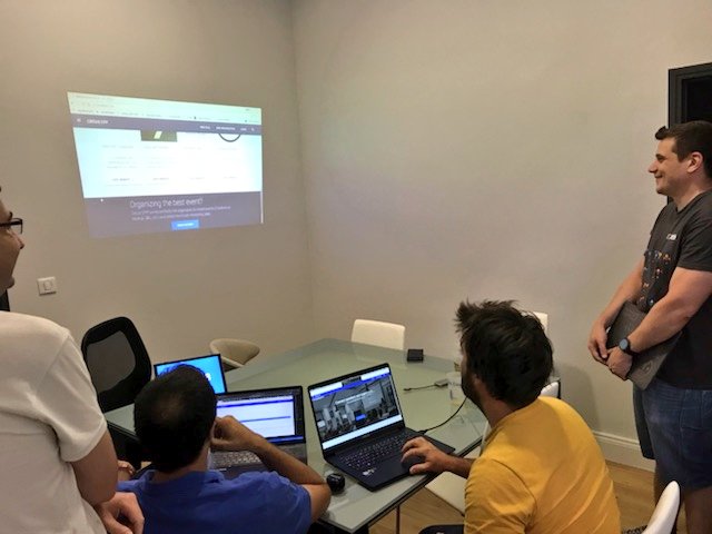 Démo et présentation des plateformes développées sur 2 jours pendant ce #HackaMonk. Merci à l'équipe d'avoir participé, super travail !! 🎤👏
#Hackathon #HackaMonk4