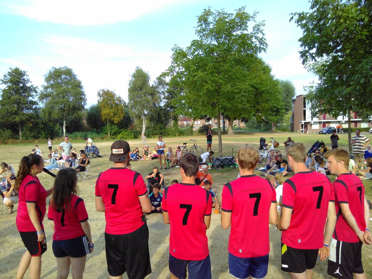 CapelleOntmoet's tweet photo. Prijsuitreiking #sportweek #Schollevaar.
Prijzen voor o.a. sportiviteit &amp; inzet. https://t.co/0Jkyvrki2A
