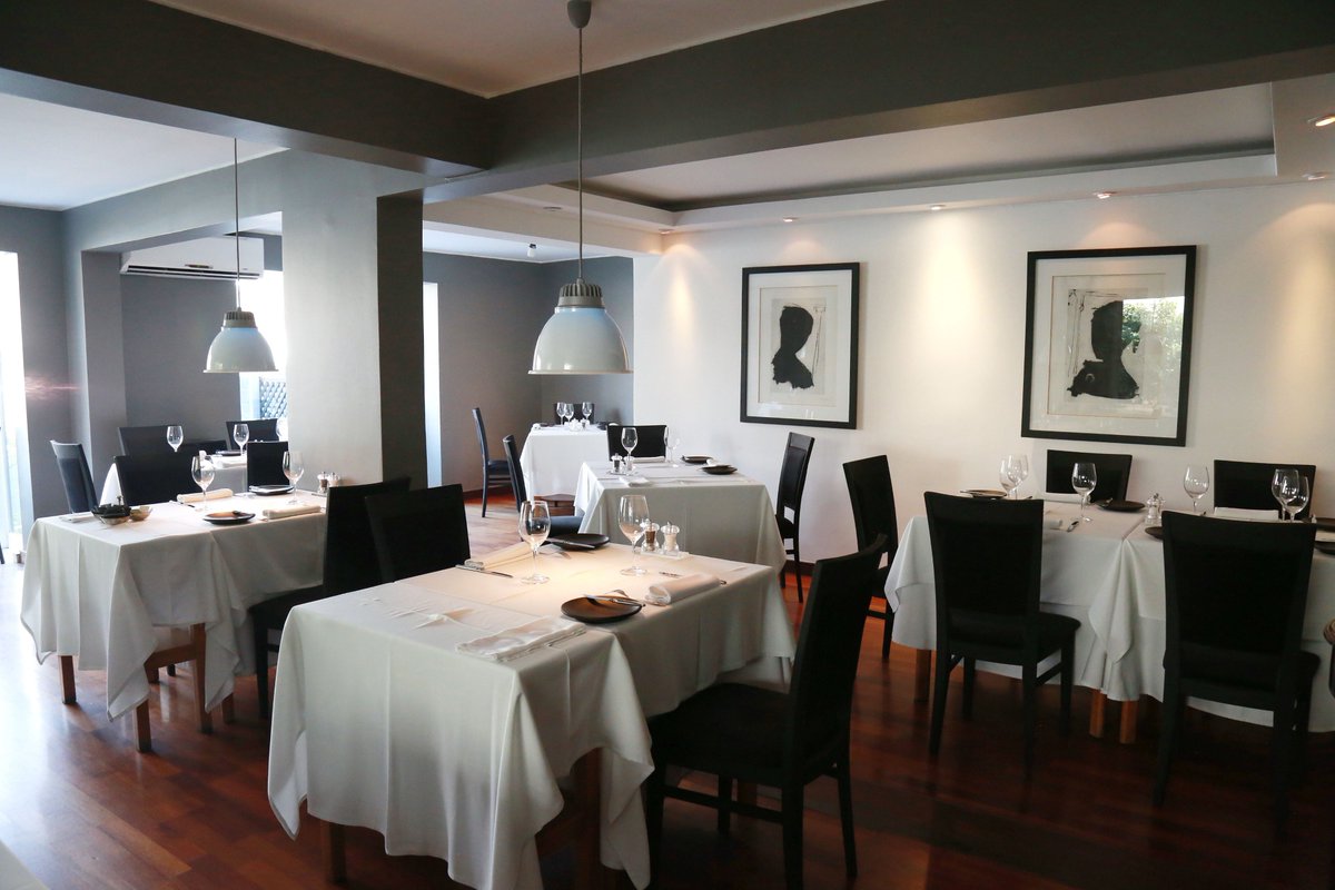 RevistaWiken's tweet photo. El restaurante Europeo @EuropeoRest comandado por el chef @Fco_Mandiola obtuvo la nota máxima de nuestras críticas gastronómicas: 7 tenedores. 👏👏👏 Esteban Cabezas lo calificó como "fino, moderno y chileno".  https://t.co/mGMlqtaCli https://t.co/ccCguETg0T