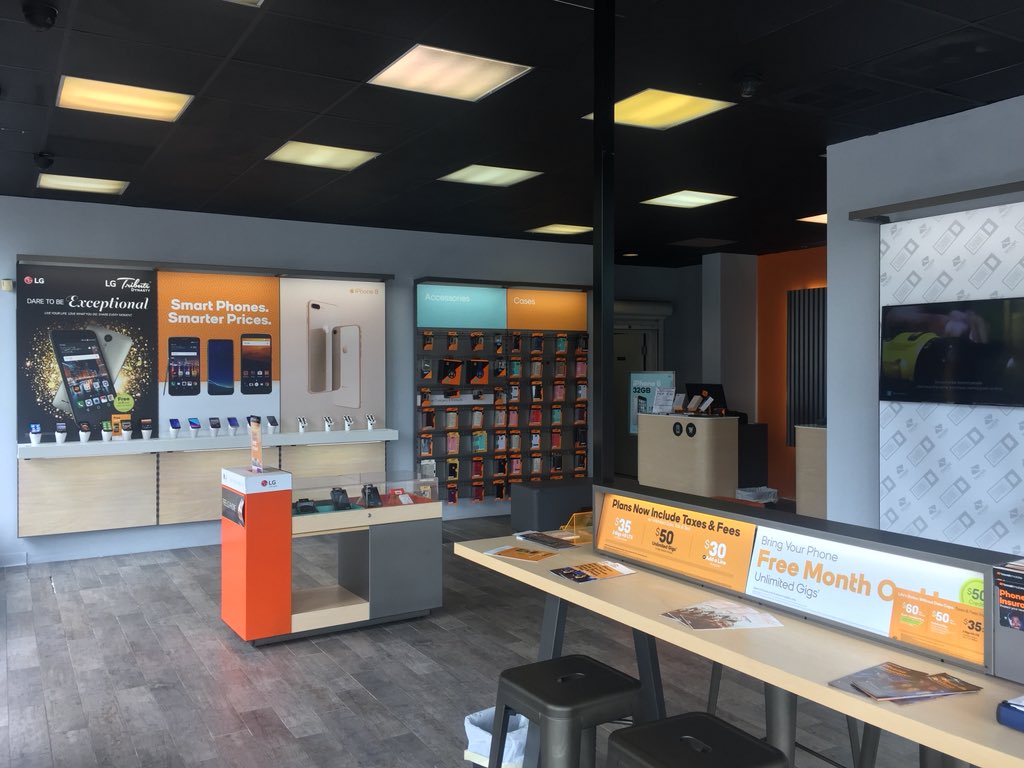 #boostnation #BoostMobile Please check out our newly remodeled Boost Mobile store by Conexion Latina 3817 W. Elm St in McHenry, IL. <a href="/uhm_juna/">Juna Uhm</a> @JayMiglionico @Dk1team1dream @GoJoeDubbsSPG <a href="/DeLaney_Norm/">Norman DeLaney</a>
