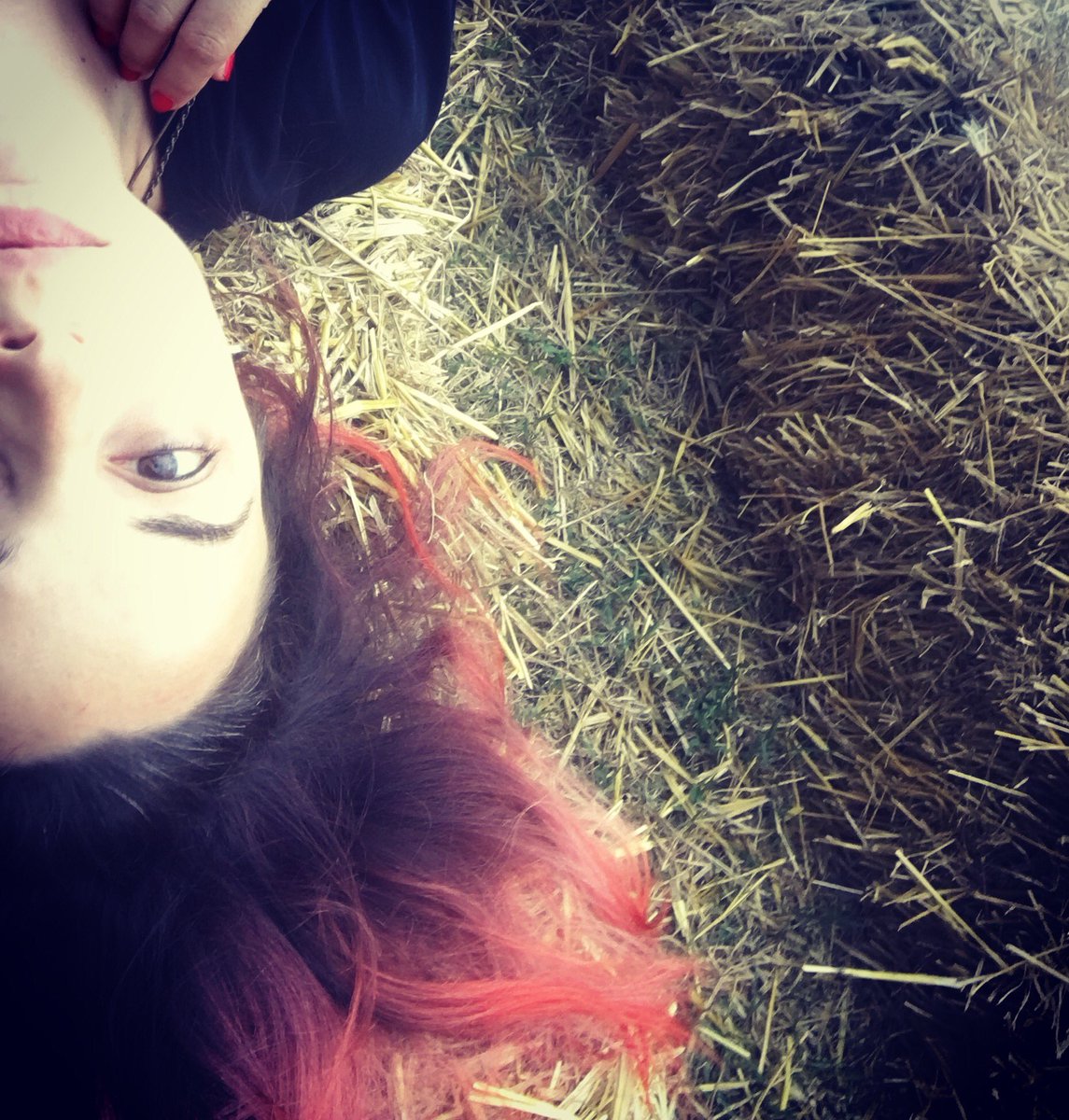 veradilecce's tweet photo. Straw stage. #cesarebasileeicaminanti #ufujutu #summertour https://t.co/Uviv02uHxs