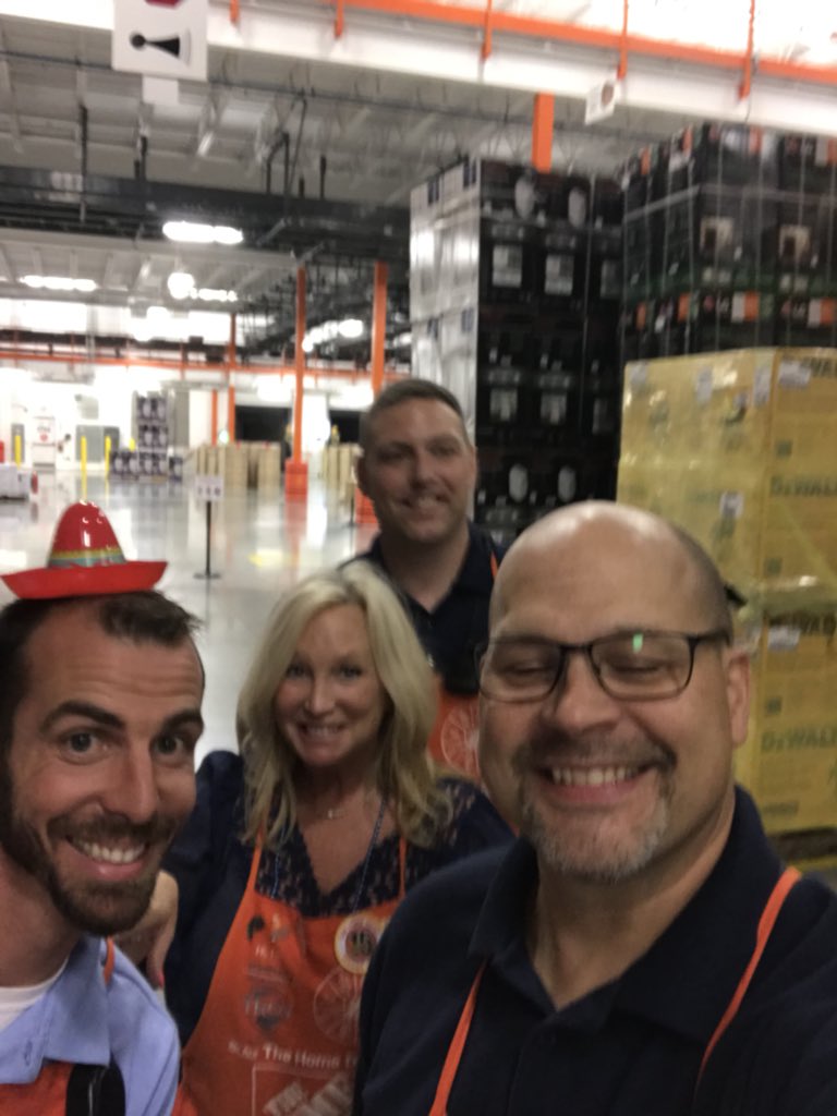 kimmaddalena66's tweet photo. 4 leaders on the prowl ... #WeFoundThem๐ Happy Birthday to some awesome associates! #WeAppreciateYOU! @HuntLance @cgerdemann @John_Neveling @TroyDFC6707 @Travis0703 https://t.co/wwIhEAZVqv