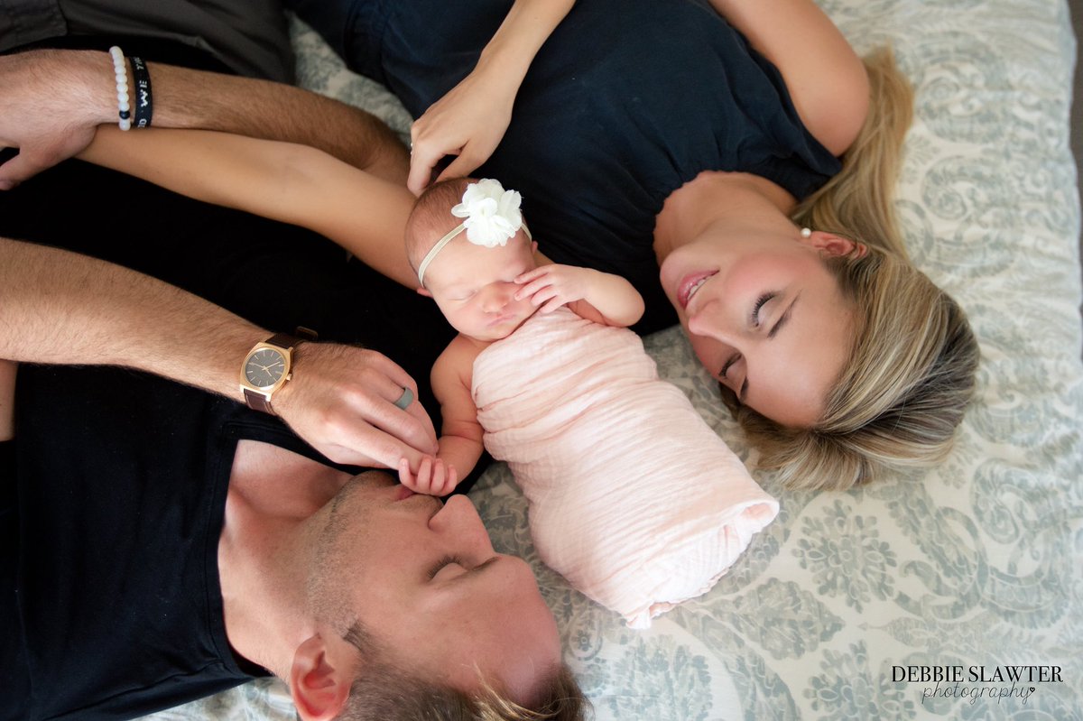 DebbieSPhoto's tweet photo. Beautiful Newborn Landry 💗 #dallasnewbornphotographer #newbornphotographer #newborn #canon #canonusa https://t.co/R1AZrKR27o