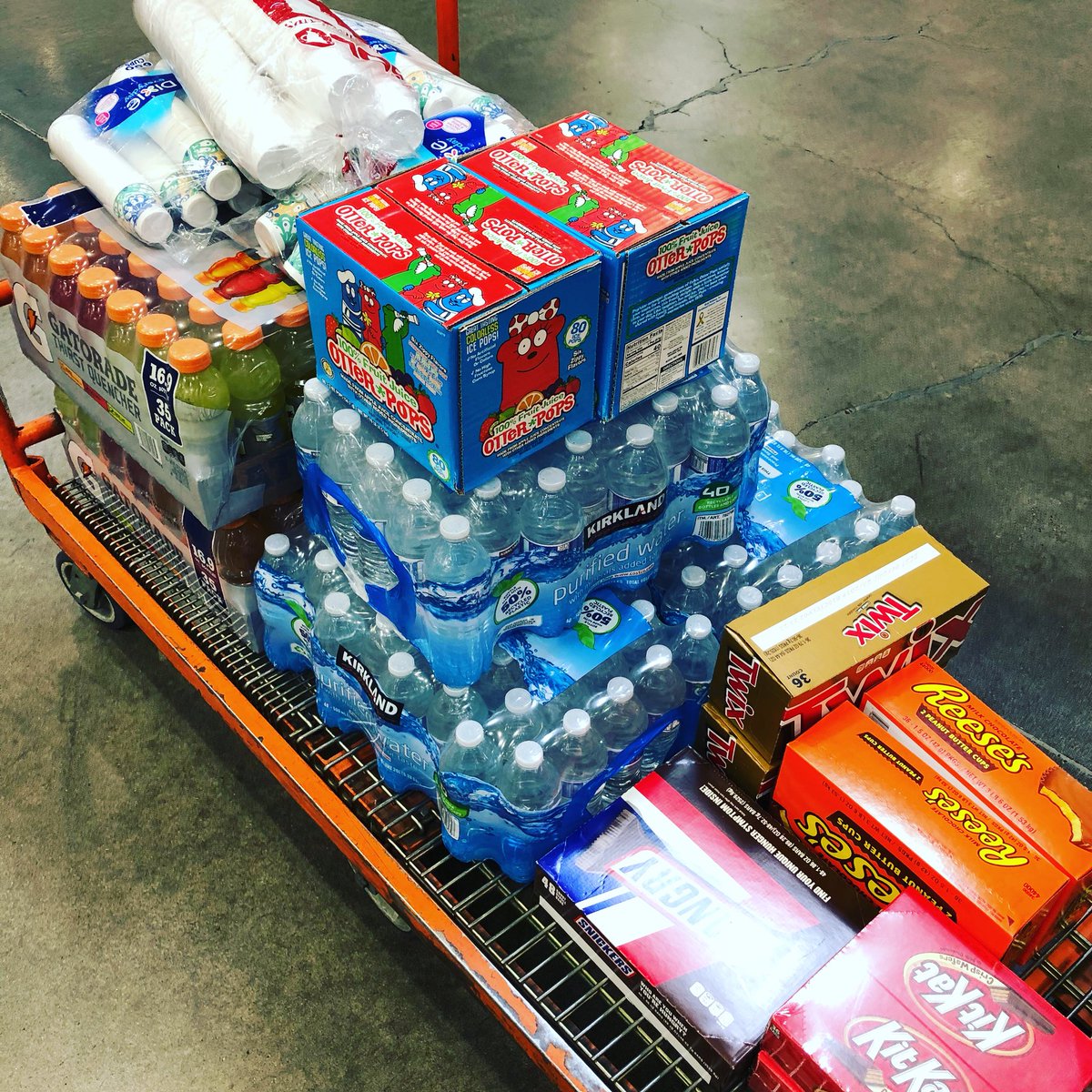WillametteMBB's tweet photo. @MacRaeKevin will be fully loaded in the snack shack for #BoysWeek of #ProHoop2018 (starts Sunday)! https://t.co/MOBb47z04r