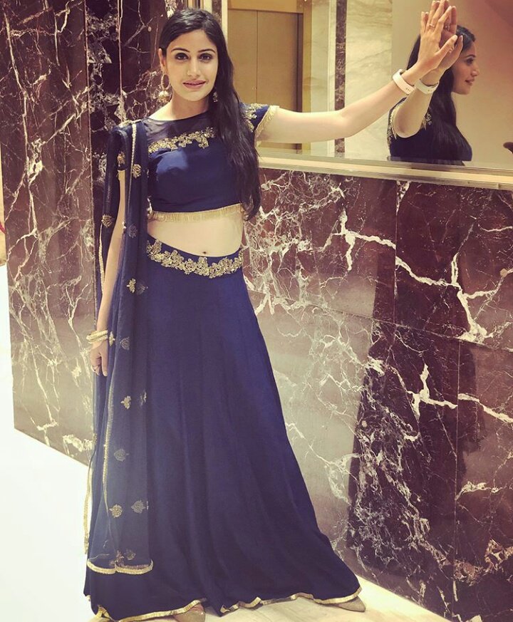 ArunKum15927405's tweet photo. Who is the Queen of Television?
Who rules millions of hearts?

Retweet🔁 For #NitiTaylor
VS
Like❤ For #SurbhiChandna

#NakuulMehta #Shivaay #Annika
#Shivika #PriyankSharma #ParthSamthaan #PreetikaRao #ishqbaaaz #Rikara #KunalJaisingh #Shrenuparikh #Rudra #Bhavya

#BiggBollywood https://t.co/3yR7Mc3Nle