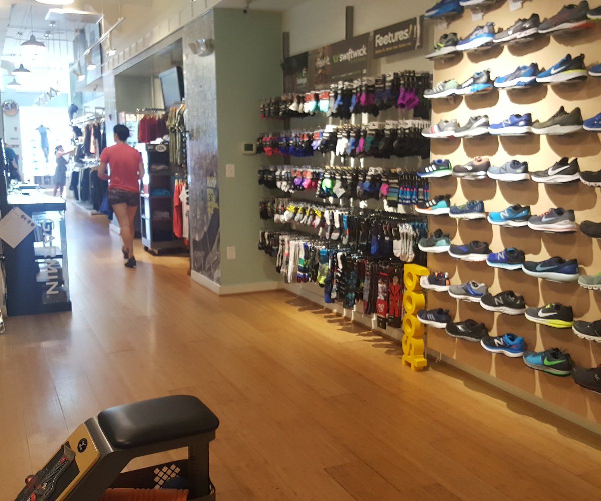 DowntownDCBID's tweet photo. Awesome stop in @PRR_DC at 919 F Street in #downtowndc #running #fitdc @PRRunning #RunDC https://t.co/NLI3QS7jSB