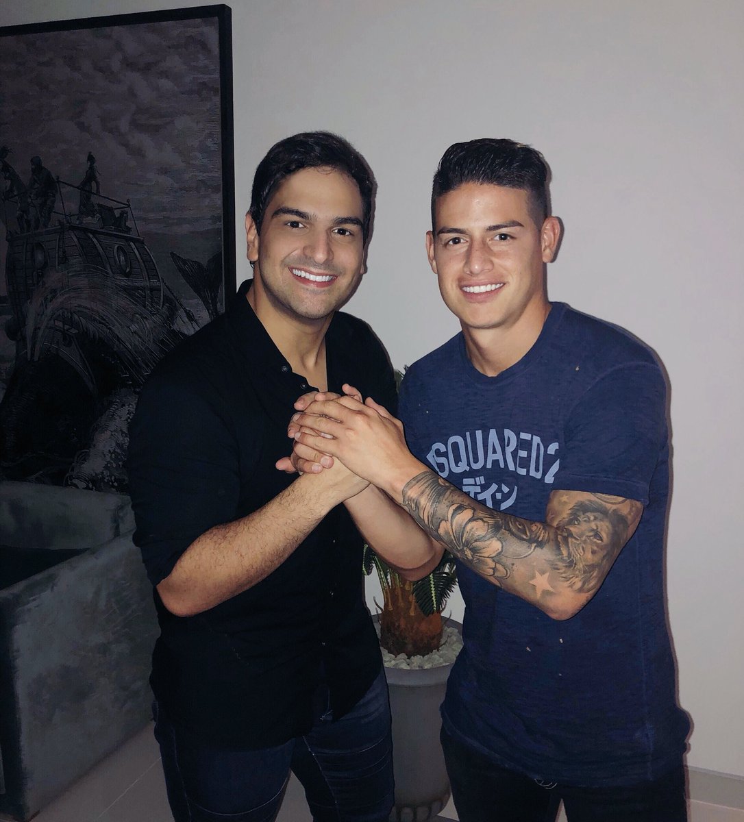 AlejoPalacio's tweet photo. ¡Enorme crack e inmenso ser humano! ¡Fue un placer cantarte, hermanito, que Dios te bendiga en todos tus proyectos! 🙏🇨🇴⚽️ @jamesdrodriguez https://t.co/EsepgTBtxb