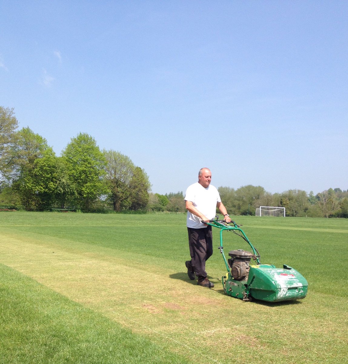 Sad news. ⁦<a href="/HenleyinArdenCC/">Henley In Arden CC</a>⁩ groundsman my dear friend and all round top bloke Adrian Smith passed away this afternoon after a long battle with illness. Condolences to family, friends and all at Bearley CC #RIP Adie