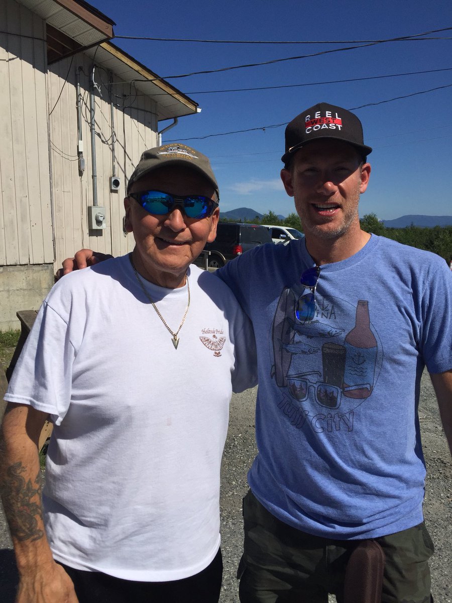 kdstarr's tweet image. My Dad @DonStarr6 got to meet the centermen of the #WestCoastExpress this morning in #BellaBella @7bmo #Canucks