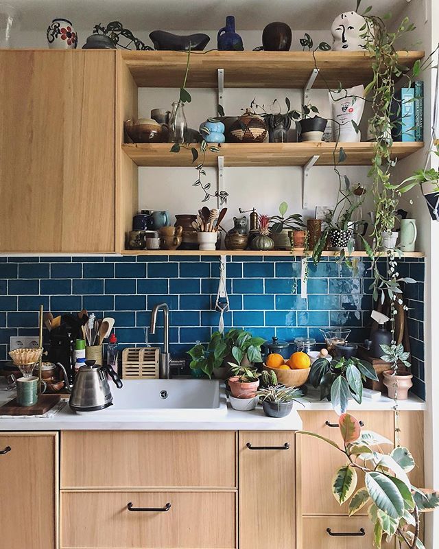 In my next life I’ll be a minimalist. Until then I’ll have coffee. Hello weekend! #urbanjunglebloggers #kitchen #coffee #kitchenshelves #moreismore #bohemian #plants #ceramics