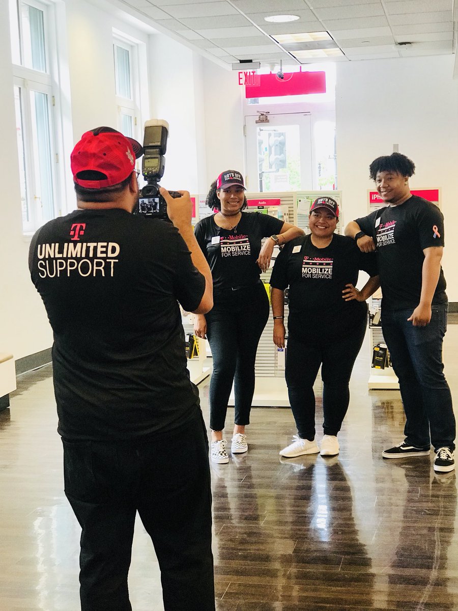 jennnaaaayyyyy's tweet image. #HatsOff4Heroes #UnlimitedSupport #MobilizeForService 🇺🇸 #NERules #DCVA T-Mobile Supports our Military and their families! 📷 💥 by @TChainzDC #InHisElement #YallNeedAPhotographer 💁🏻‍♂️