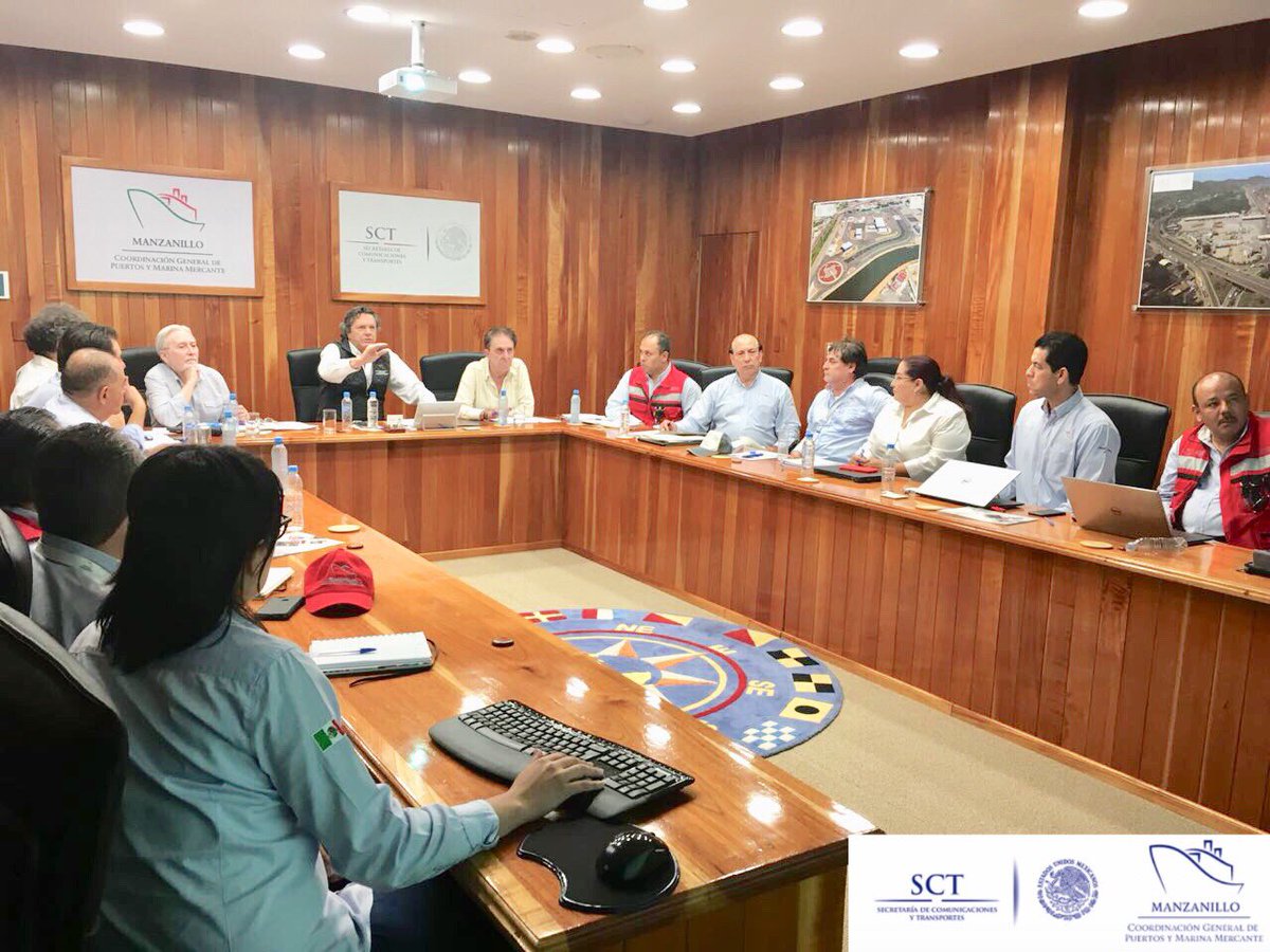 ASIPONA_Man's tweet photo. Se llevó a cabo una productiva e importante reunión de trabajo entre el equipo de #APIMAN y el Coordinador General de Puertos y Marina Mercante, Guillermo Ruiz de Teresa para analizar los avances del dragado en el Valle Laguna de las Garzas. https://t.co/TbZX2I2UHe