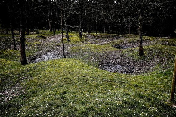 Le_Narratoire's tweet photo. [AMORCES D'HISTOIRES] ✍️
Le village de Fleury-devant-Douaumont, détruit pendant la 1ère Guerre Mondiale et figé dans le temps. 
https://t.co/0gsbwVe8Et https://t.co/OUb55ZSBff